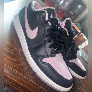 Jordan 1 Low SE Black Iced Lilac